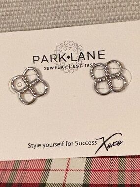 NWT Park Lane Silver Clover Earrings